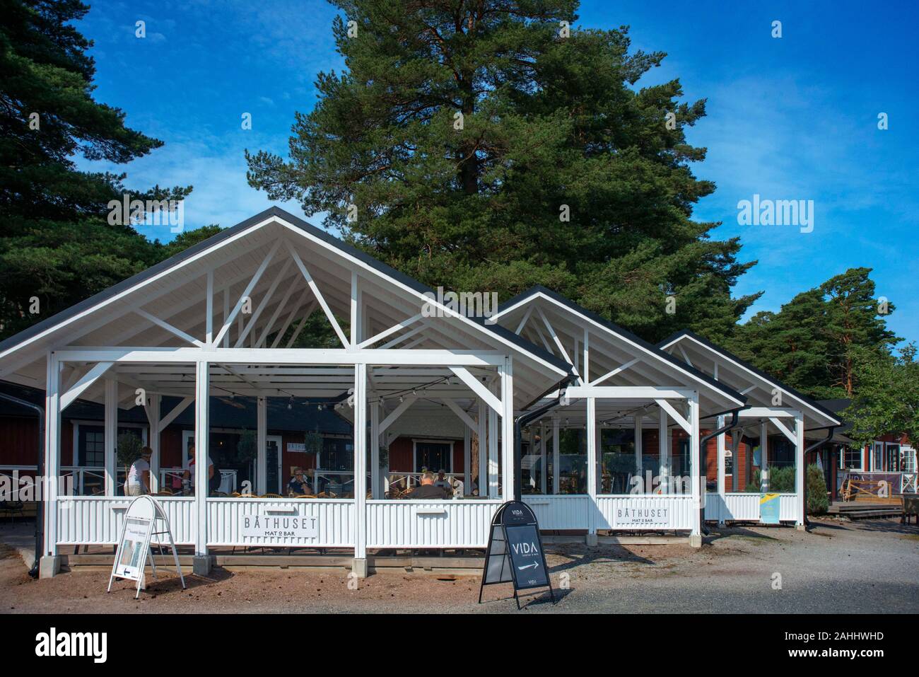 Bathuset Restaurant à Nagu Harbour ou Nauvo island dans Väståboland Pargas dans l'archipel de Turku dans le sud-ouest de la Finlande. L'archipel ring road ou Saar Banque D'Images