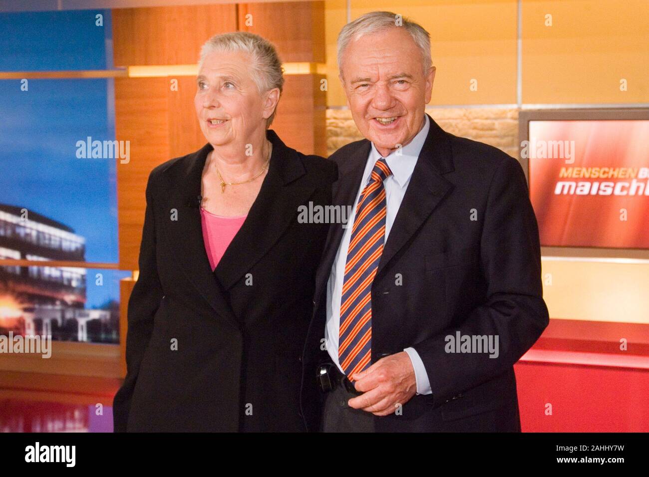 Deutschland. Dec 30, 2019. L'ancien politicien SPD Manfred Stolpe est décédé à l'âge de 83 ans. Archives photos ; Ingrid et Manfred Stolpe a l'occasion de l'enregistrement de la production WDR - Personnes à Maischberger - le 21 avril 2009 à Cologne | Conditions de crédit dans le monde entier : dpa/Alamy Live News Banque D'Images