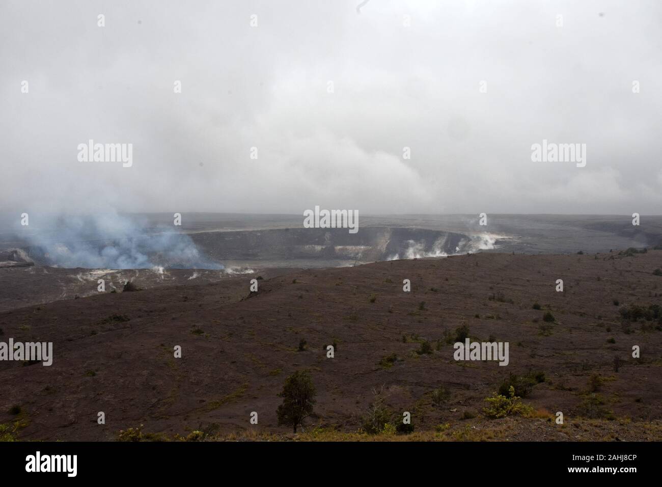 Paysage volcanique de cratère et la grande île d'Hawaï Banque D'Images