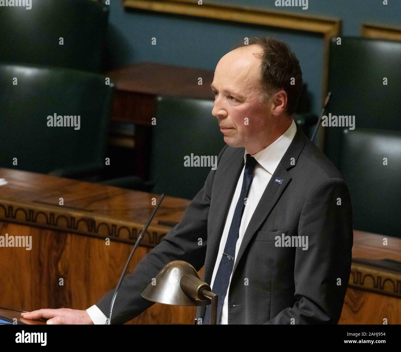 M. Jussi Halla-Aho, MP finlandais et le président de la partie parlant finlandais dans un débat parlementaire sur la confiance sur le ministre finlandais des affaires étrangères. Banque D'Images