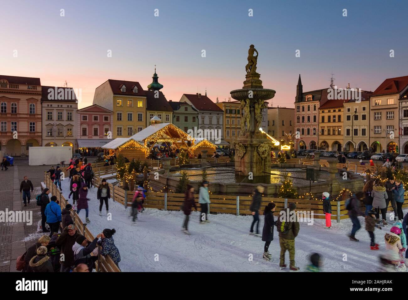 Ceske Budejovice (Budweis) : Place Principale, fontaine Samson, Marché de Noël, patinoire de , Jihocesky, Fethiye, sud de la Bohême, République Tchèque Banque D'Images
