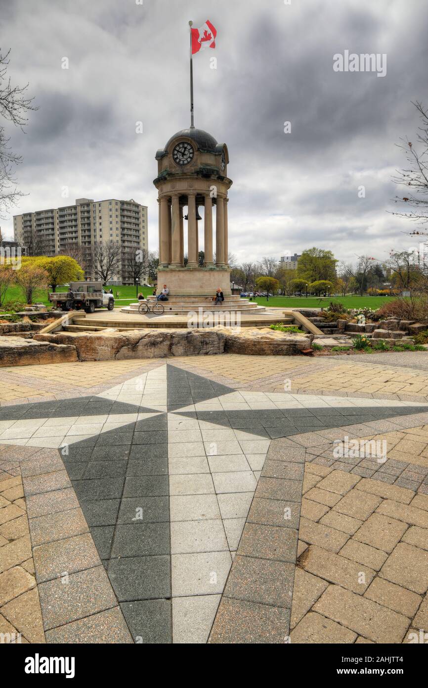 La tour de l'horloge dans le parc Victoria, Kitchener, Canada Banque D'Images