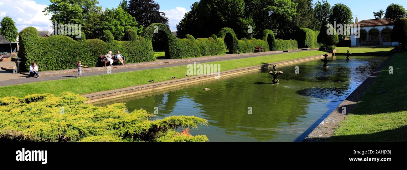 L'été ; Ayscoughfee Hall and gardens ; Spalding ; ville ; comté de Lincolnshire, Angleterre, Royaume-Uni Banque D'Images