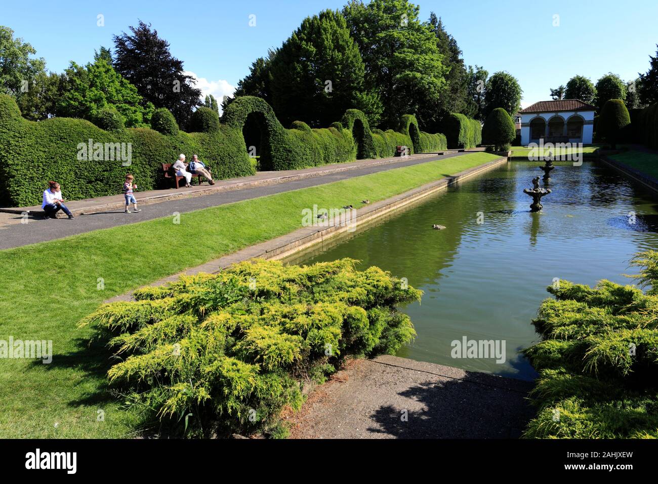 L'été ; Ayscoughfee Hall and gardens ; Spalding ; ville ; comté de Lincolnshire, Angleterre, Royaume-Uni Banque D'Images