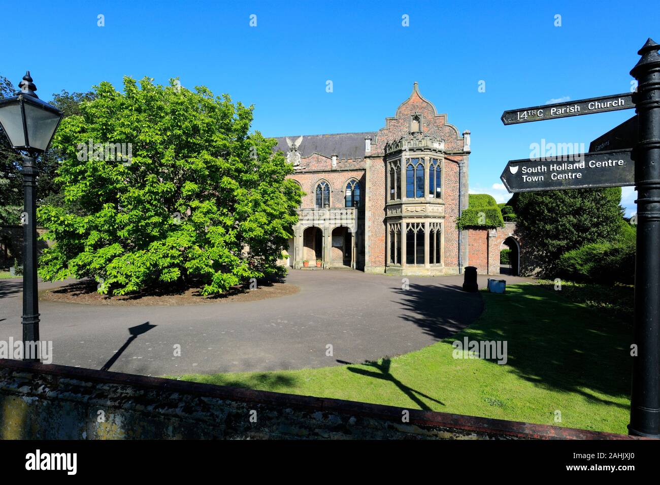 L'été ; Ayscoughfee Hall and gardens ; Spalding ; ville ; comté de Lincolnshire, Angleterre, Royaume-Uni Banque D'Images