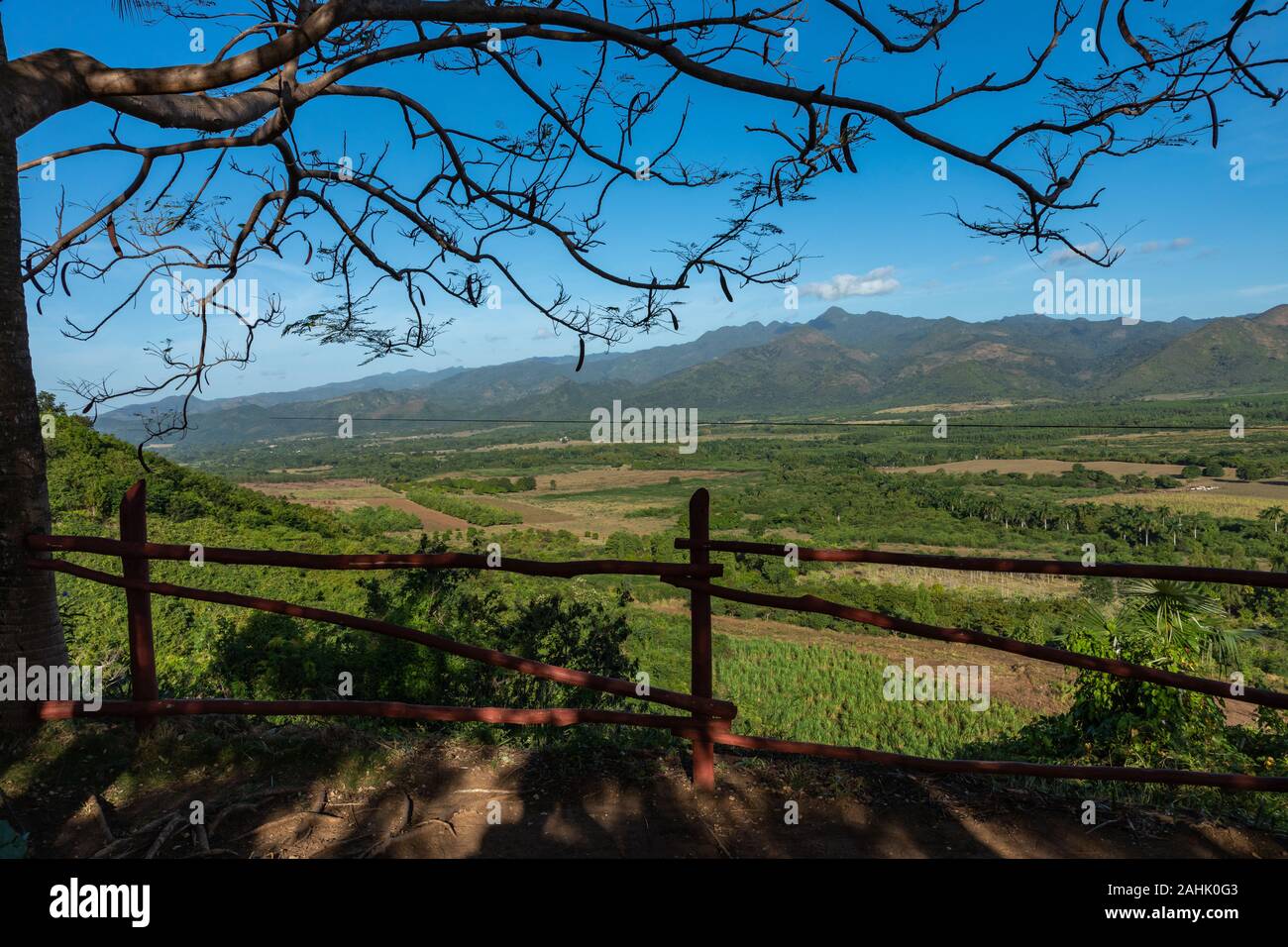 Valle de los Ingenios (Vallée des moulins à sucre) à Cuba, une célèbre destination touristique et une importante zone de culture de la canne à sucre. Banque D'Images