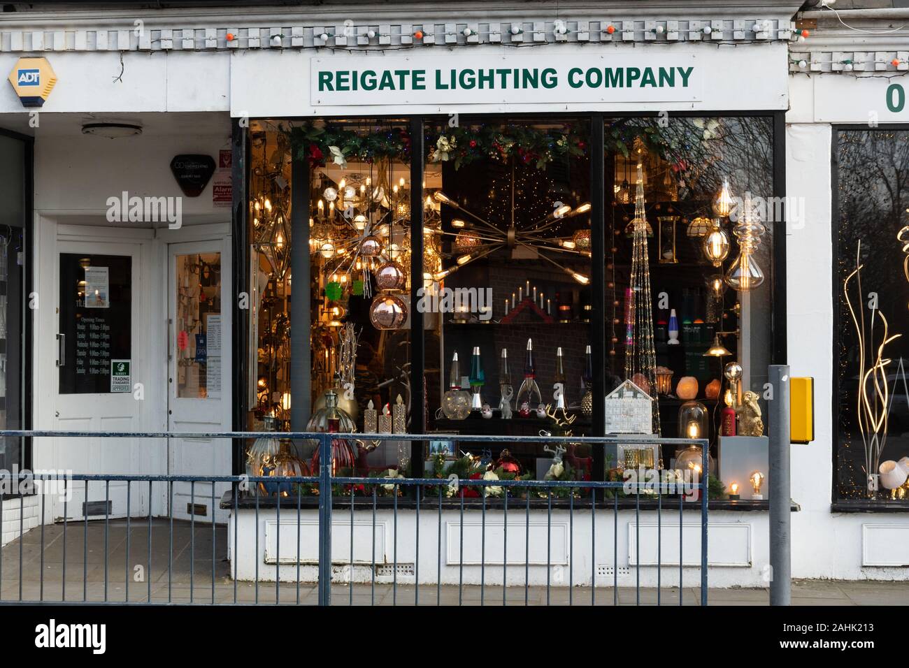 Reigate Lighting Company shop/dans le centre-ville, Surrey, UK Banque D'Images