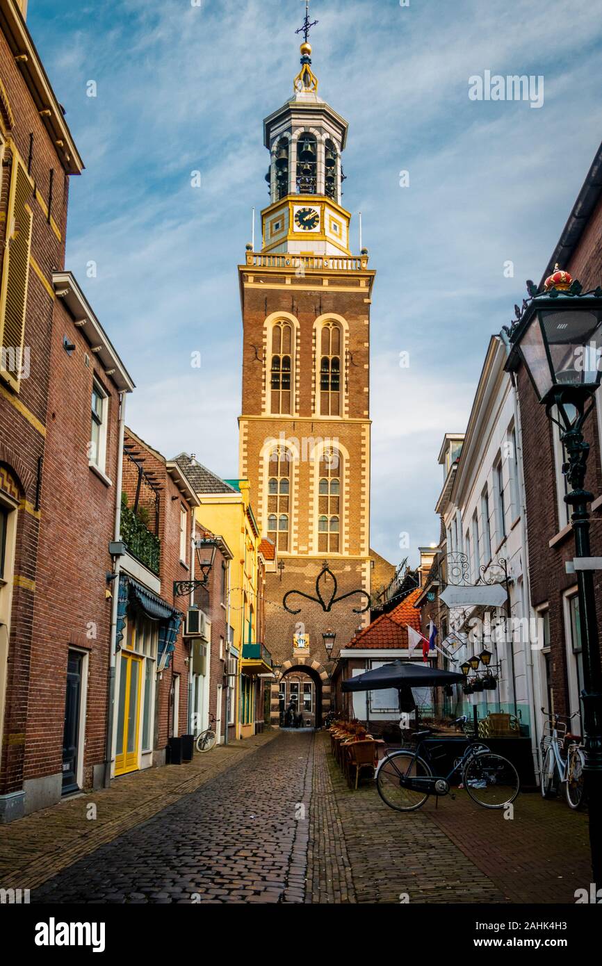 Vue sur la ville depuis le centre de Kampen, avec en arrière-plan la nouvelle tour, reconstruire en 1694 et rénové en 2008, Kampen une Hanzecity dans la province Banque D'Images