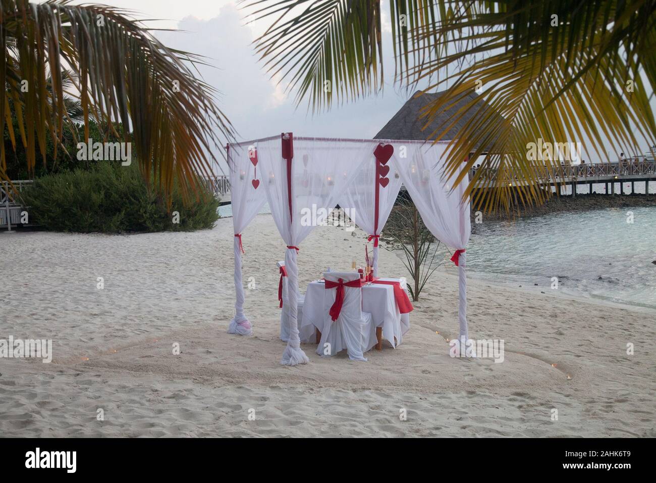 Repas romantique sur la plage le jour de la Saint Valentin 2019 à Bandos Island, Maldives, Banque D'Images