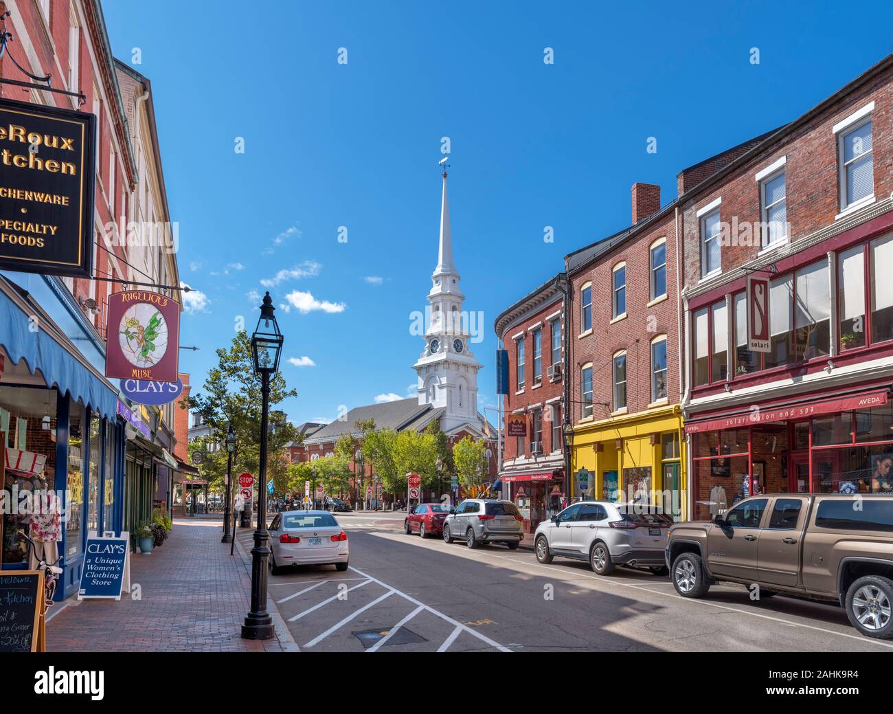 Market Street en direction de l'Église dans le centre-ville de Portsmouth, New Hampshire, USA Banque D'Images