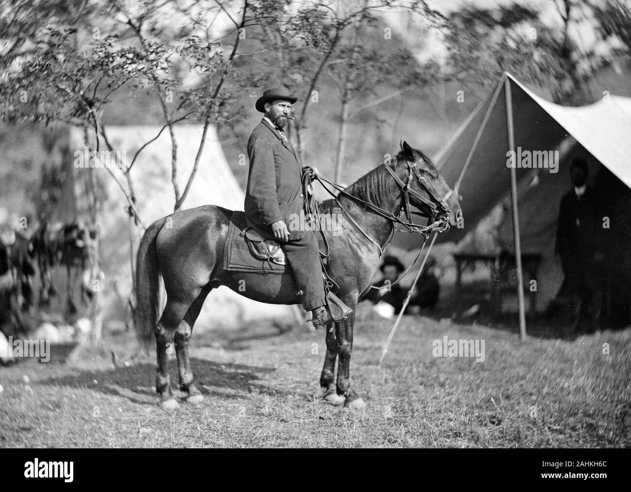Pinkerton à cheval sur le champ de bataille d'Antietam en 1862, Allan Pinkerton, J. Allan Pinkerton (1819 - 1884) romans d'espionnage et accédez, mieux connu pour la création de l'agence Pinkerton Détective National Banque D'Images
