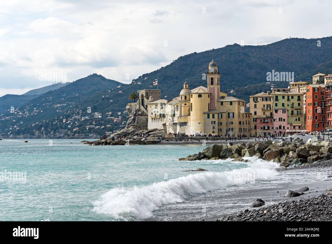 Riviera italienne de plage multicolores paysage du village de Camogli Ligurie - Gênes province Banque D'Images