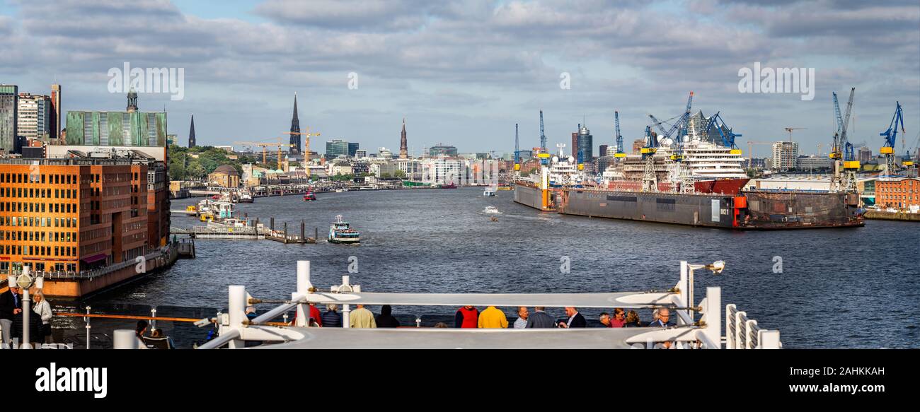 Panoramiv urbain de Hambourg sur l'Elbe de Docklands à Hambourg, Allemagne le 16 juillet 2019 Banque D'Images