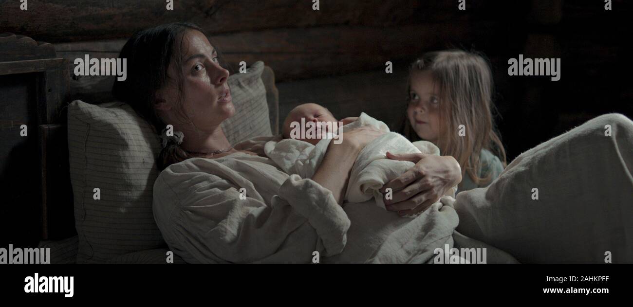 La VÉRITÉ ET LA JUSTICE, (aka TODE JA OIGUS), à gauche : Maiken Schmidt, 2019. © Allfilm / courtesy Everett Collection Banque D'Images