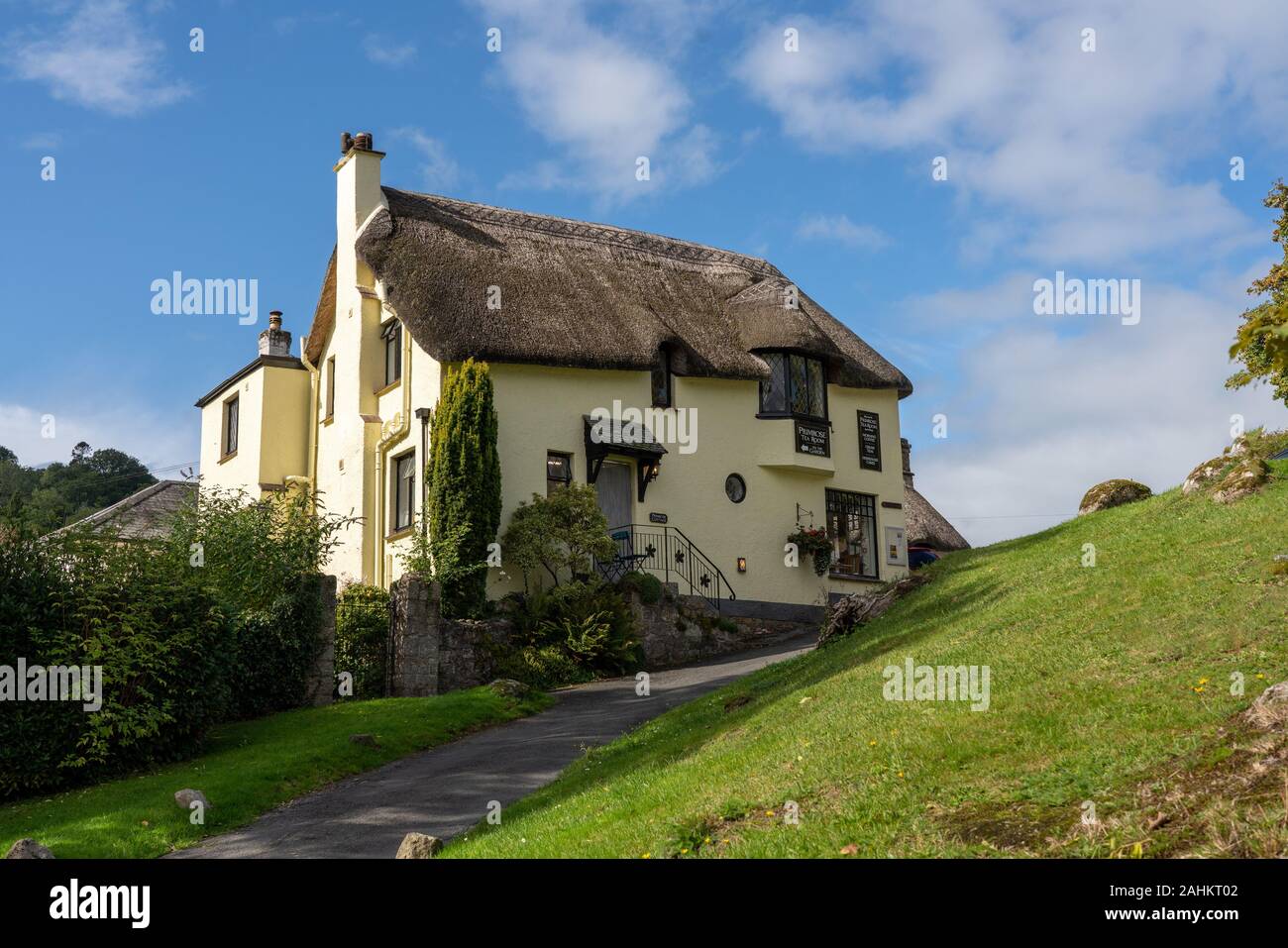 Lustleigh, UK - 28 septembre 2019 : Primrose les salons de thé par le village vert dans le joli village de Lustleigh Devon Banque D'Images