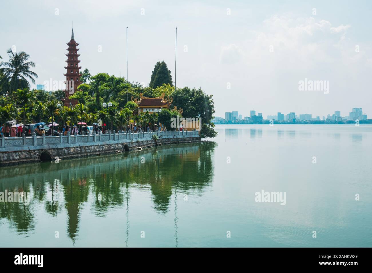 La Pagode Tran Cuoc provient plus de Hồ Tây Lake à Hanoi, Vietnam Banque D'Images