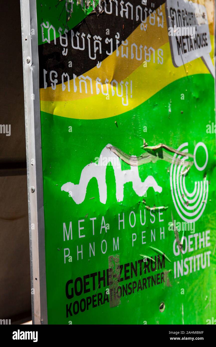 Un signe marque l'entrée et emplacement de maison Goethe-Center Meta, un hub, dans le centre des arts de Phnom Penh, Cambodge. Banque D'Images