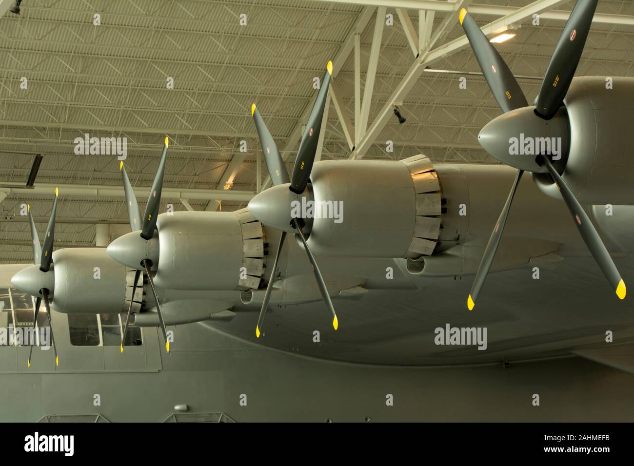 L'avion de Howard Hughes, l'oie d'épinette, est dans un cintre au Evergreen Avaition and Spce Museum en Oregon. Banque D'Images