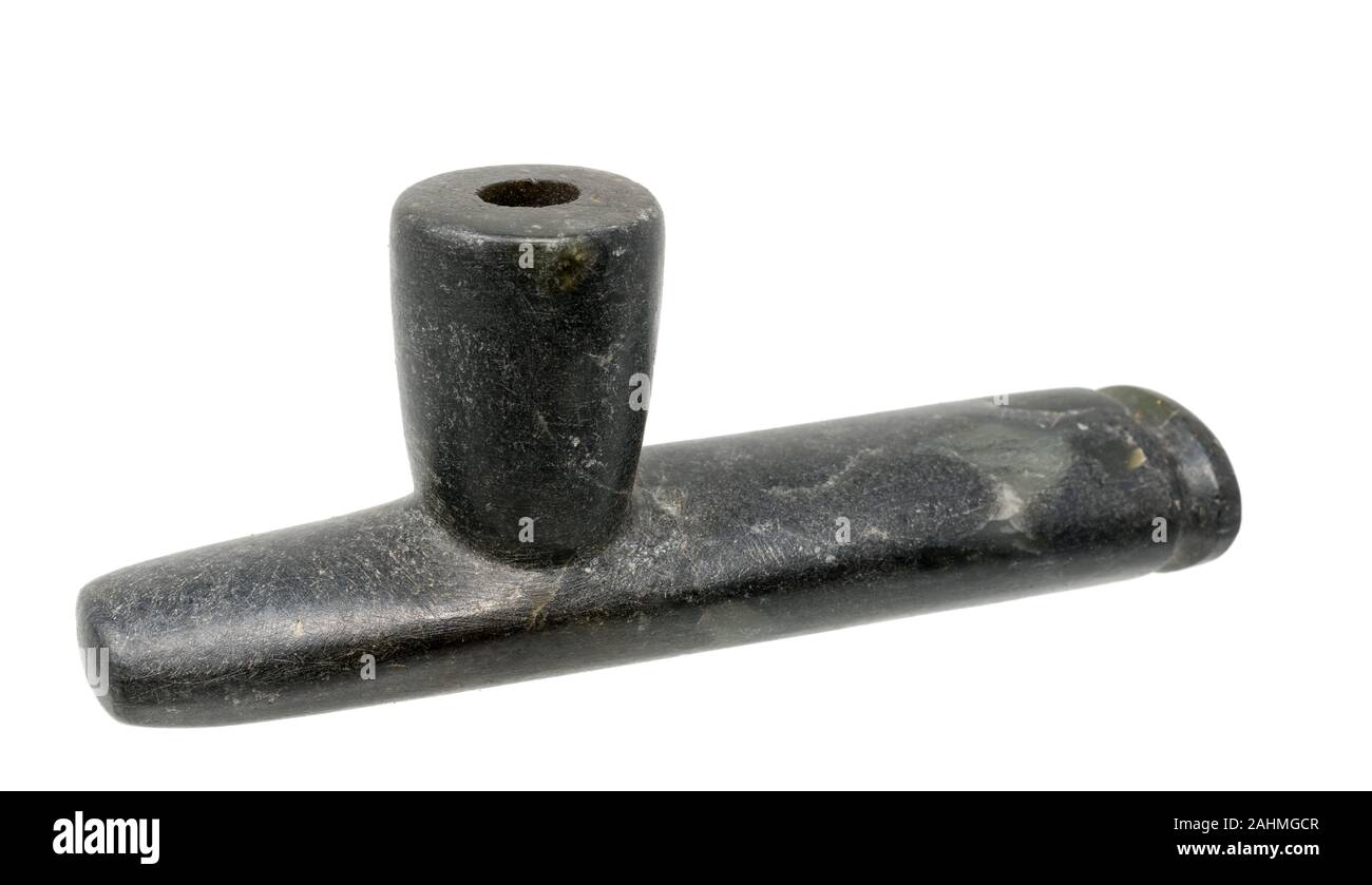 Tuyau de l'Indiens d'Amérique du Nord fait de la stéatite isolated on white Banque D'Images
