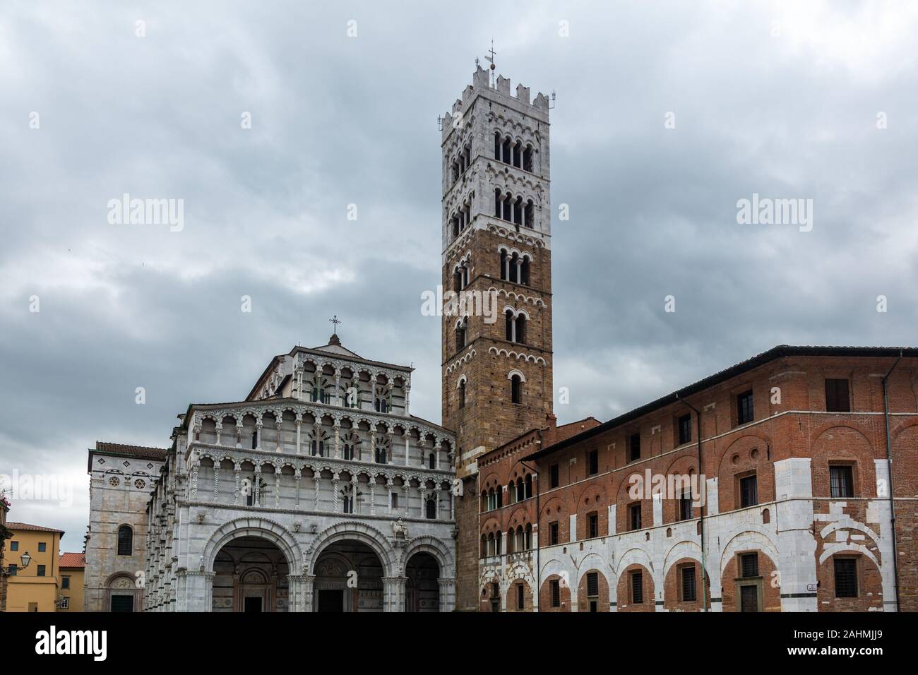 Lucca, Italie - le 6 juin 2019 : la cathédrale de Lucques (Duomo di Lucca, Cattedrale di San Martino) est une cathédrale catholique romaine dédiée à Saint Martin de T Banque D'Images