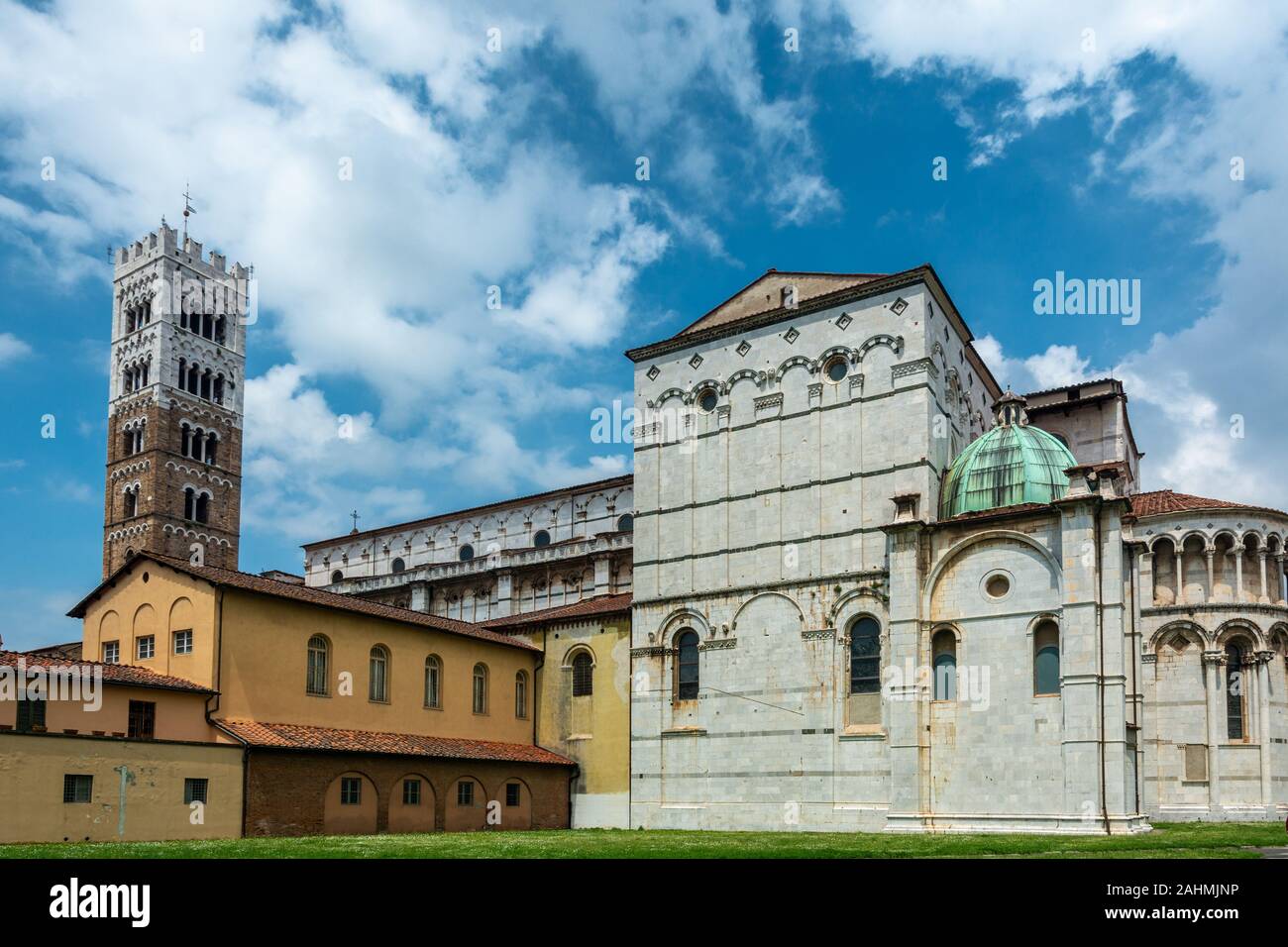 Lucca, Italie - le 6 juin 2019 : la cathédrale de Lucques (Duomo di Lucca, Cattedrale di San Martino) est une cathédrale catholique romaine dédiée à Saint Martin de T Banque D'Images