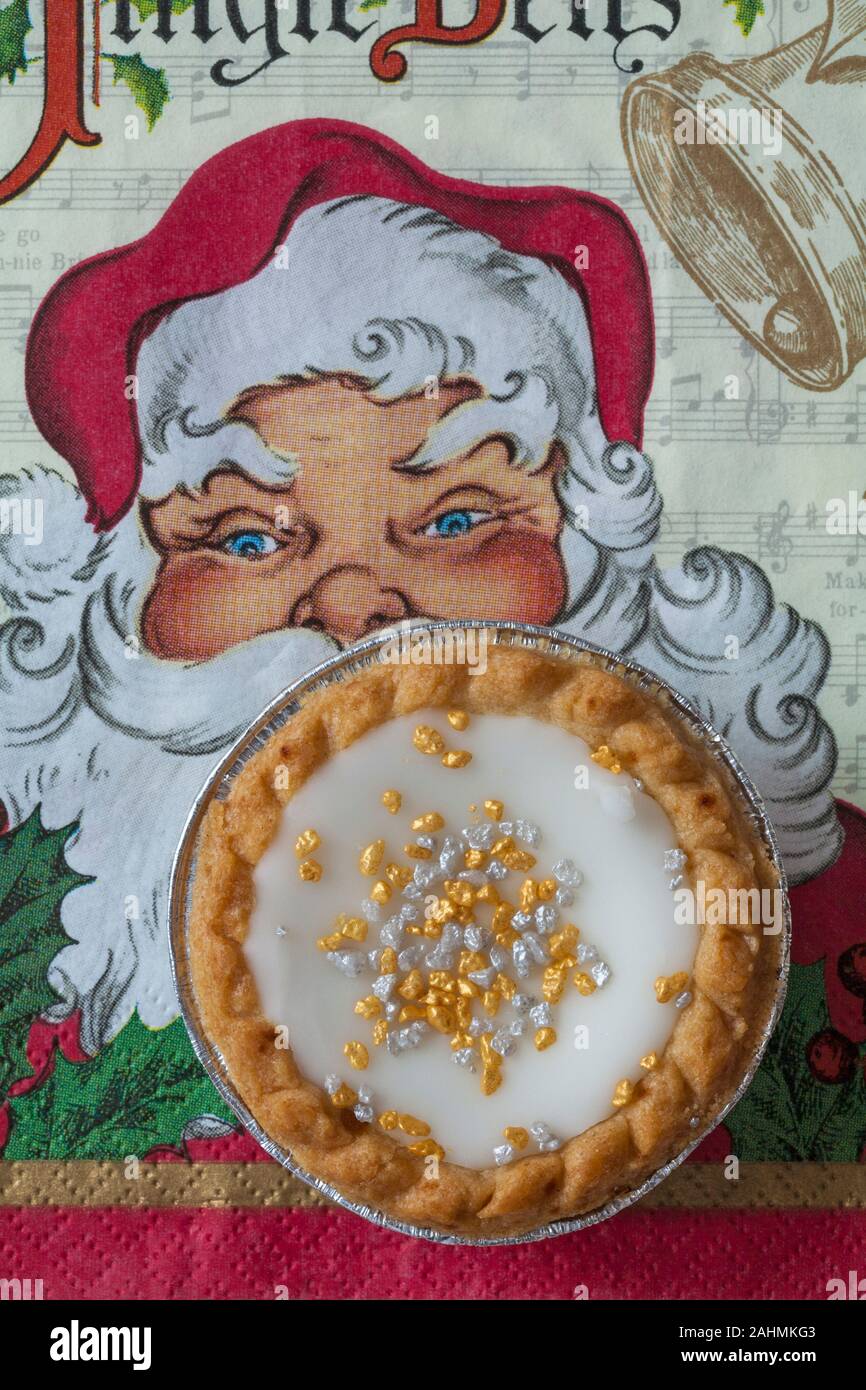 Mr Kipling haut glacé mince pie très bons gâteaux de Noël set serviette serviette Banque D'Images