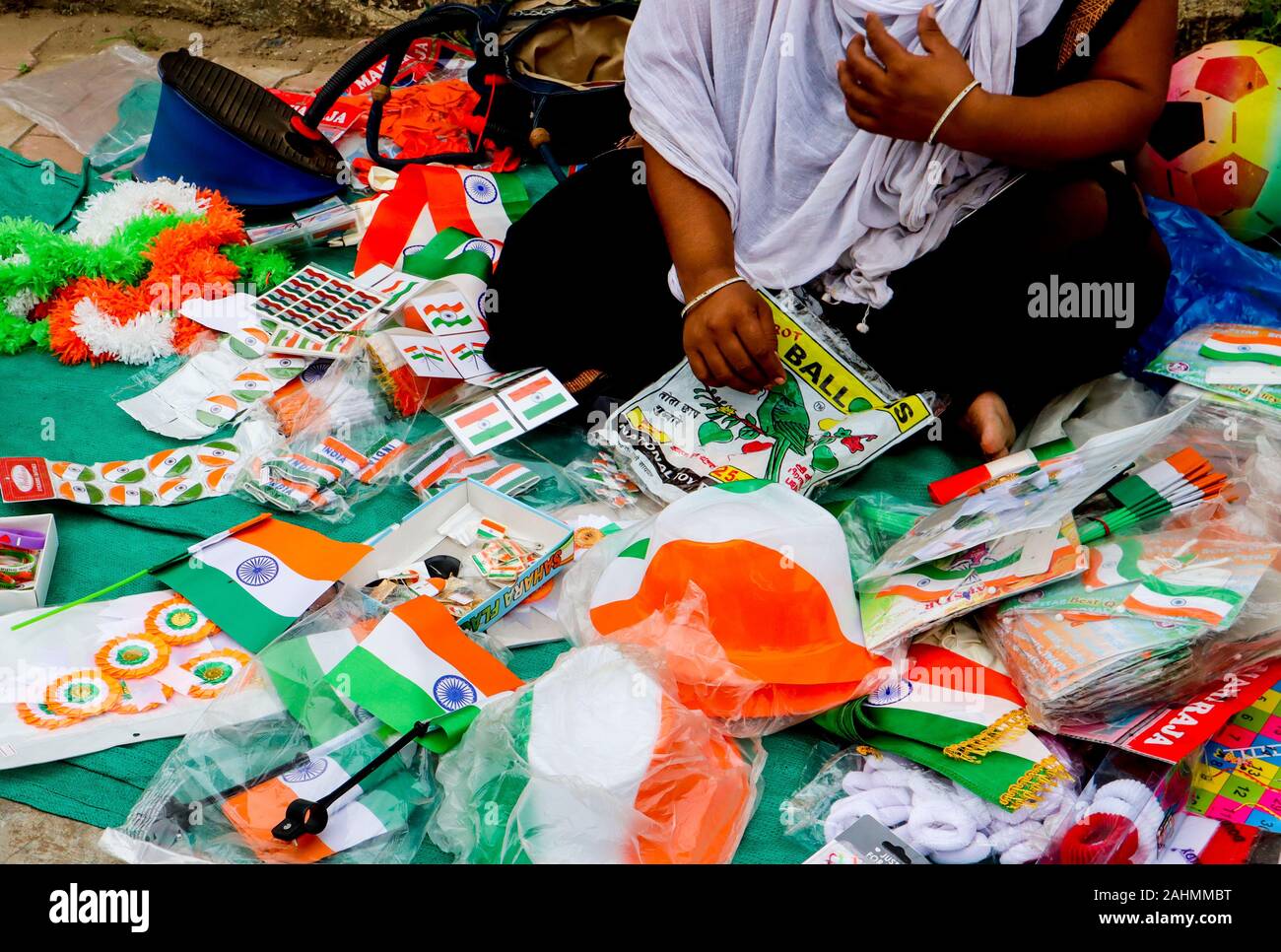 Aurangabad, Maharashtra, Inde - le 15 août 2019 : la vente de drapeaux le jour de l'indépendance indienne Banque D'Images