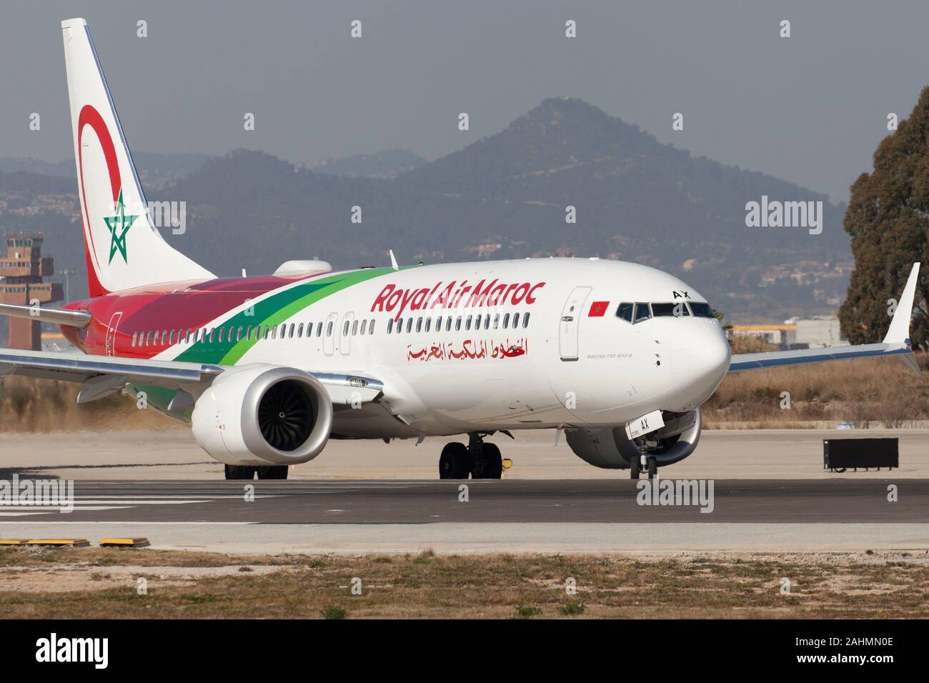 Barcelone, Espagne - 24 Février 2019 : Royal Air Maroc Boeing 737 MAX 8 sur la voie de circulation à l'aéroport El Prat de Barcelone, Espagne. Banque D'Images