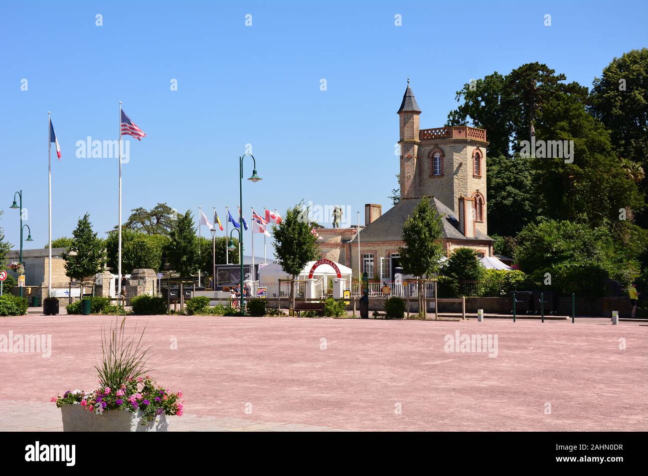 La place à St Mère Eglise, France, le premier village en Normandie libérée par l'armée des États-Unis le jour J, le 6 juin 1944. Banque D'Images