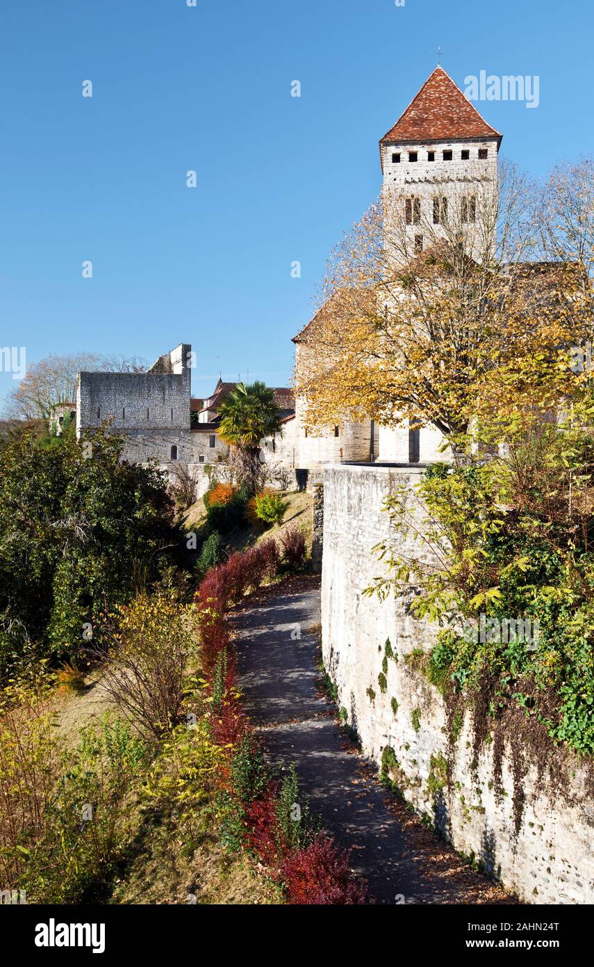 Église médiévale village Saint-andré et descente à Oloron a donné. Béarn, Pyrénées Atlantiques, France Banque D'Images