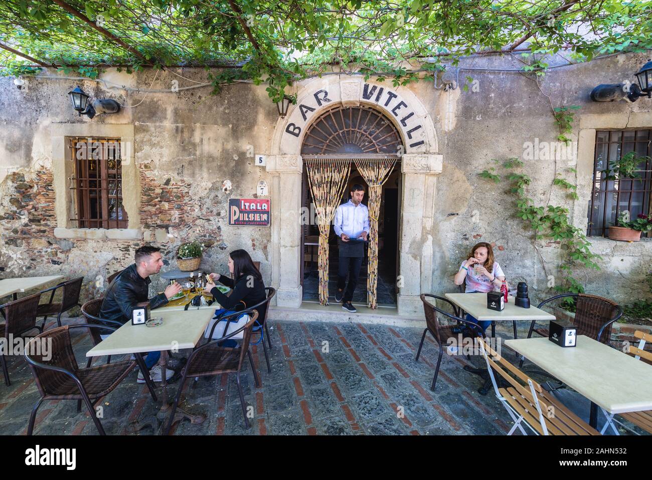 Bar Vitelli à Savoca comune, célèbre pour lieux de tournage du parrain des films sur l'île de Sicile en Italie Banque D'Images