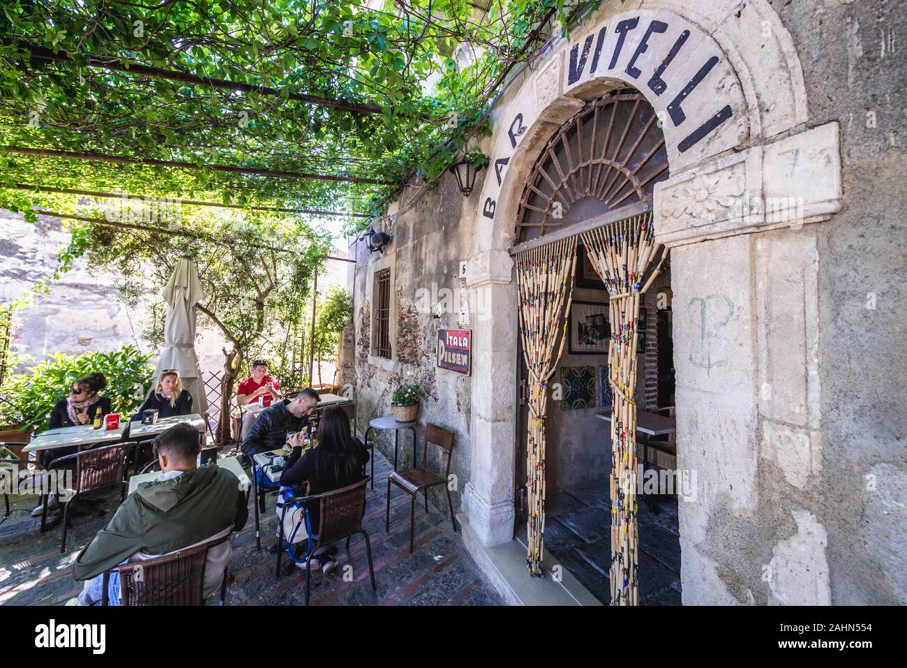 Bar Vitelli à Savoca comune, célèbre pour lieux de tournage du parrain des films sur l'île de Sicile en Italie Banque D'Images