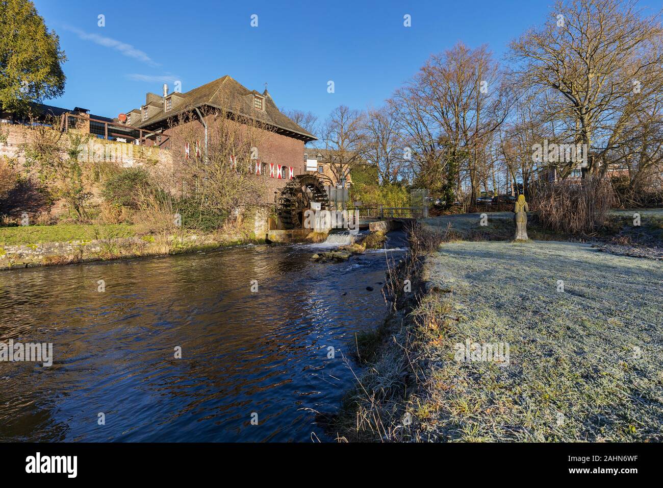 -Viersen-Brueggen Plan- Vue de moulin à eau, au Nord Westphalie Rnine, Allemagne, 30.12.2019 Banque D'Images