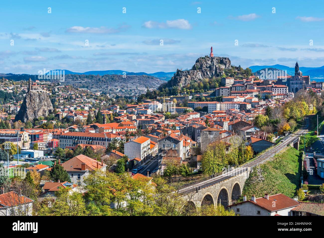 Rues de la région de Puy-en-Velay ville. Haute-Loir, Auvergne-Rhone-Alpes en France. Banque D'Images