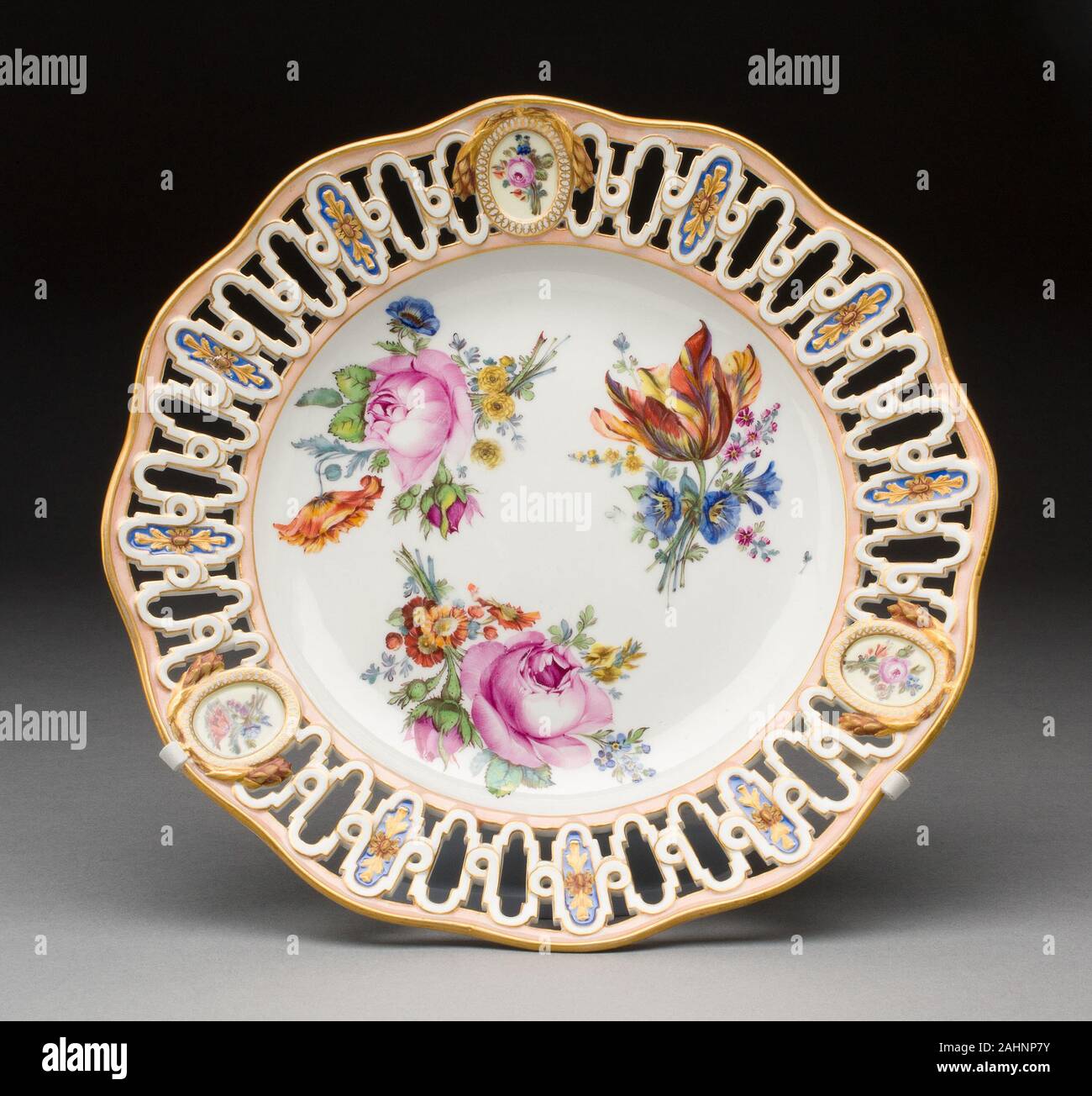 Manufacture de porcelaine de Meissen (fabricant). La plaque. 1780-1800. Meissen. Pâte dure, porcelaine, émaux polychromes et dorure Banque D'Images