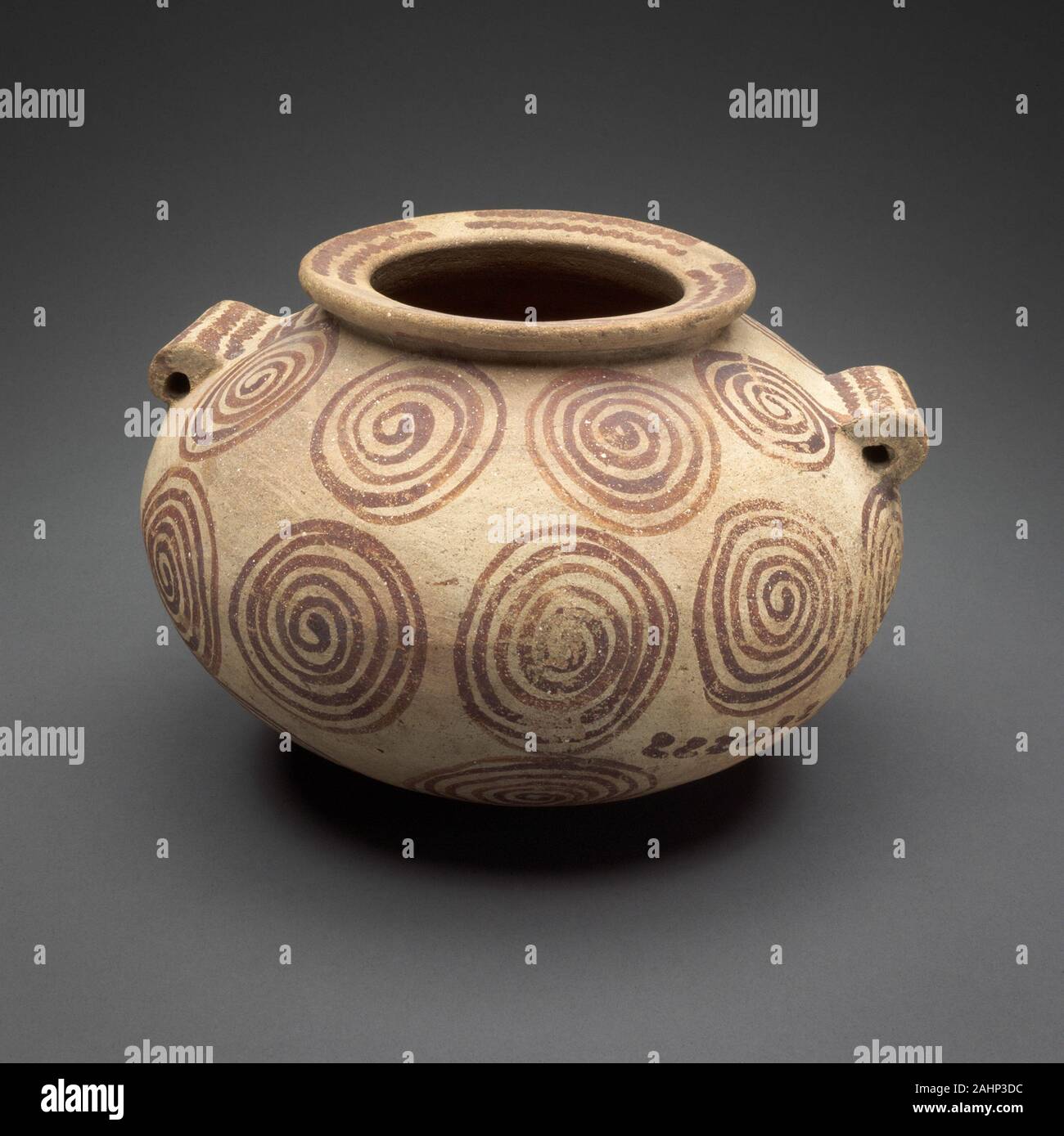 Egypte antique. Pot avec décor peint. 3500 av. J.-C.-B. 3200. L'Égypte. Pigment céramique, la forme de ce pot poterie imite le plus coûteux des navires de pierre. Le modèle de turbulence est caractéristique de la fin de la période prédynastique. Banque D'Images