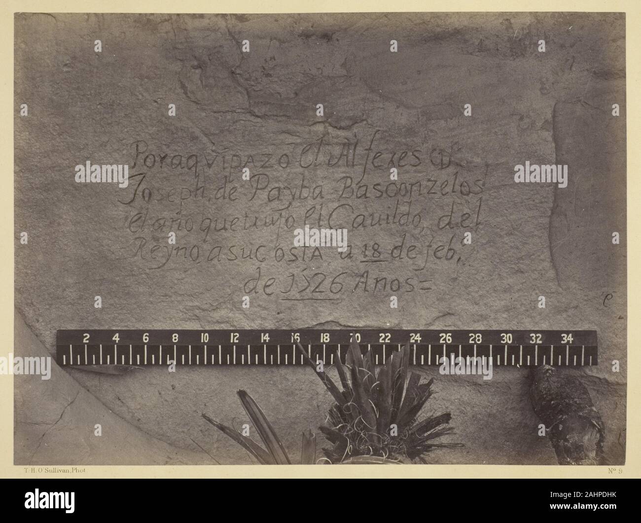 Timothy O'Sullivan. Record historique espagnol de la conquête, du côté sud de l'inscription Rock, N.M.- n° 3.. 1873. United States. L'albumine, de l'exploration géologique et géographique de l'album et sondages à l'ouest du 100e méridien, tome 1 Banque D'Images