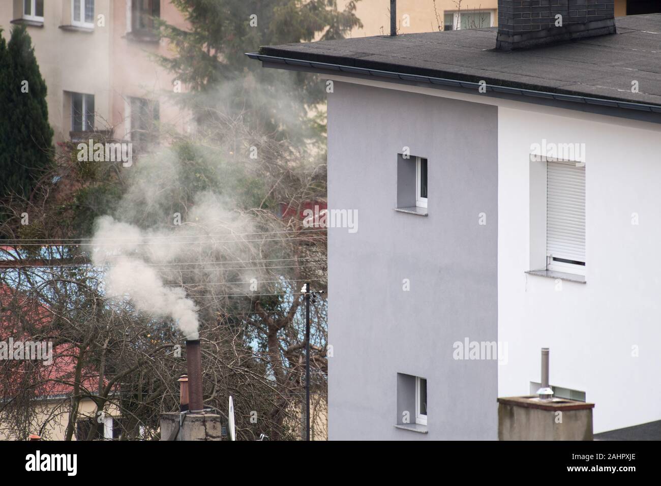 La pollution de l'hiver par les cheminées de fumer à Gdynia, Pologne. Le 15 décembre 2019 © Wojciech Strozyk / Alamy Stock Photo Banque D'Images