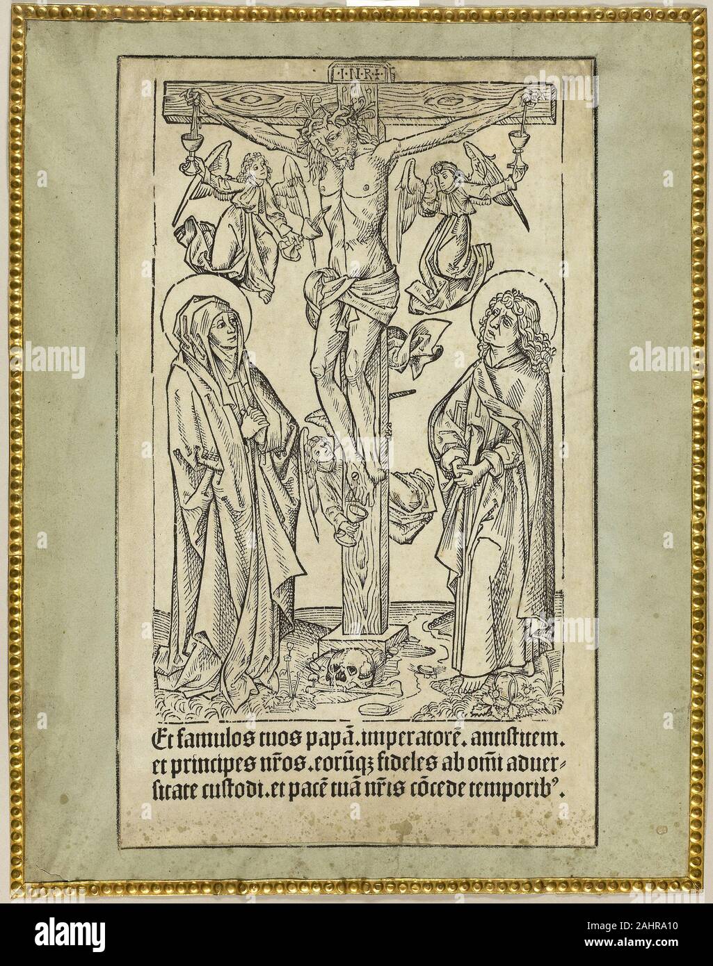 Le Christ en croix avec des anges. 1485-1495. L'Allemagne. Gravure sur bois en noir sur du parchemin, fixées sur papier vergé bleu-vert avec bordure or gaufré Banque D'Images