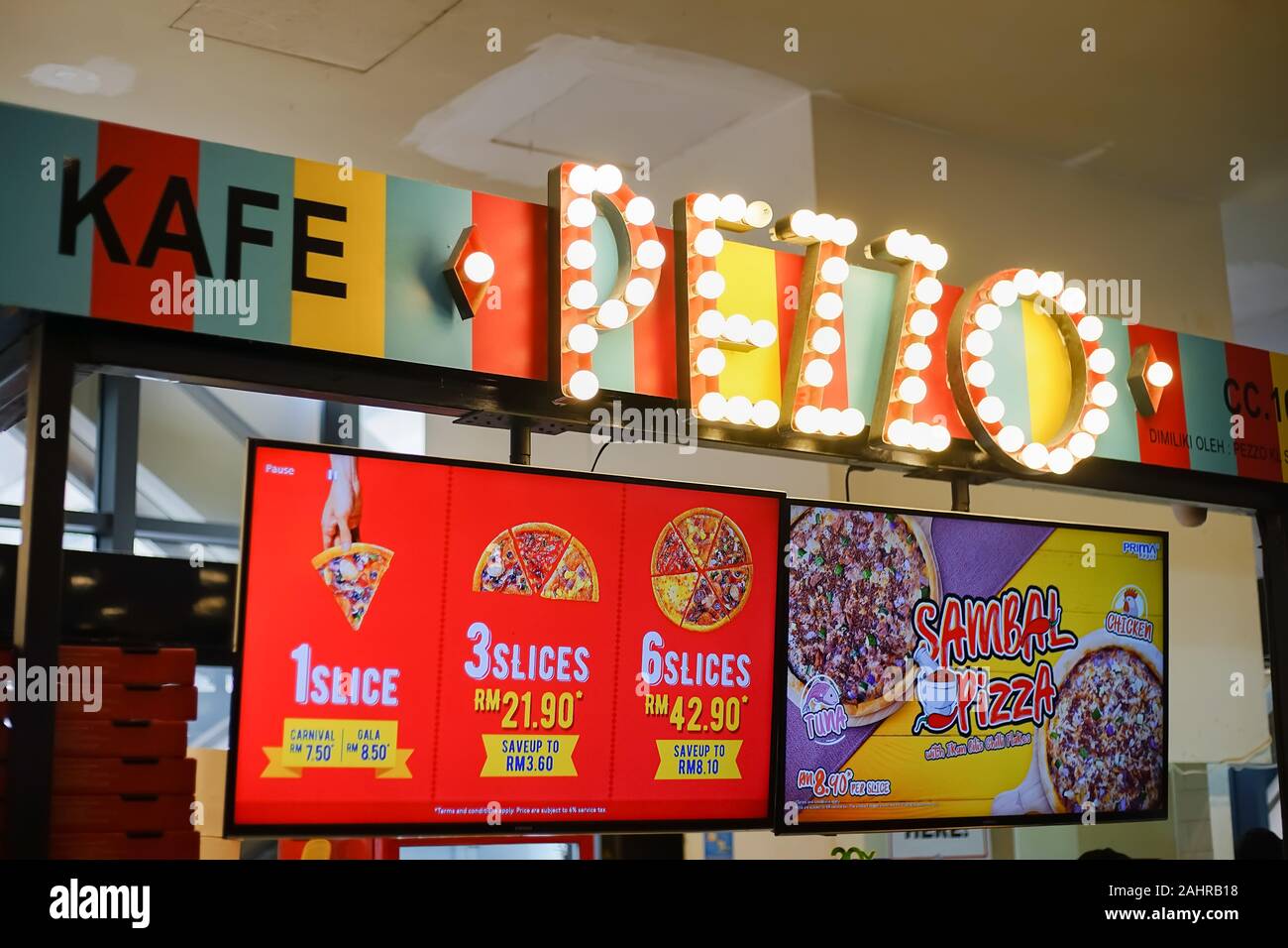 Kuala Lumpur, Malaisie - 8 novembre, 2019 : Pezzo pizza par la tranche, c'est la franchise de pizza à Kuala Lumpur, Malaisie. Banque D'Images