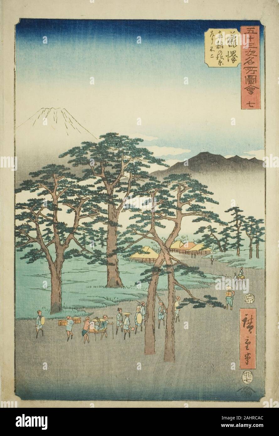 Utagawa Hiroshige. Fujisawa Le Mont Fuji sur la gauche de la Pine Grove (Nanki Nanki, Fujisawa no Matsubara hidari no Fuji), no. 7 de la série de sites célèbres de la cinquante-trois Stations (Gojusan tsugi meisho zue), également connu sous le nom de Tokaido verticale. 1855. Le Japon. Estampe oban couleur ; Banque D'Images