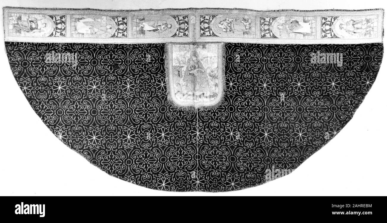 Faire face à Orphrey et le capot. 1501-1600. L'Italie. Red Velvet avec conception allover rédigée en fil d'or Banque D'Images