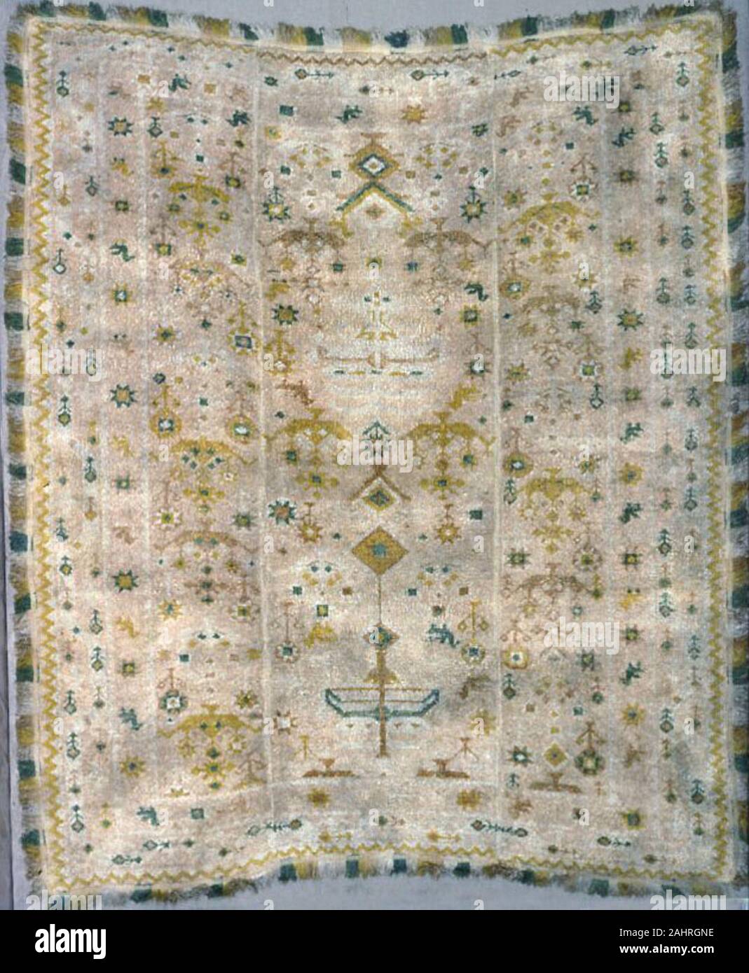 Tapis. 1785-1825. L'Espagne. La soie, tissage ordinaire avec des motifs et trames brocading formant uncut tas ; trois panneaux rejoint Banque D'Images