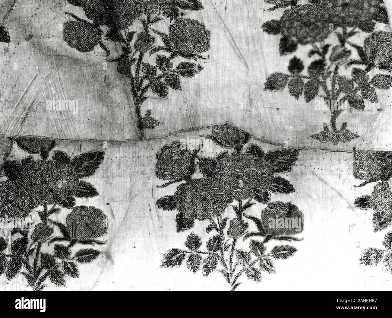 Fragment. 1650-1800. L'Iran. L'or et de soie jaune sur la plaie en brocart de soie chiffon ordinaire de base Banque D'Images