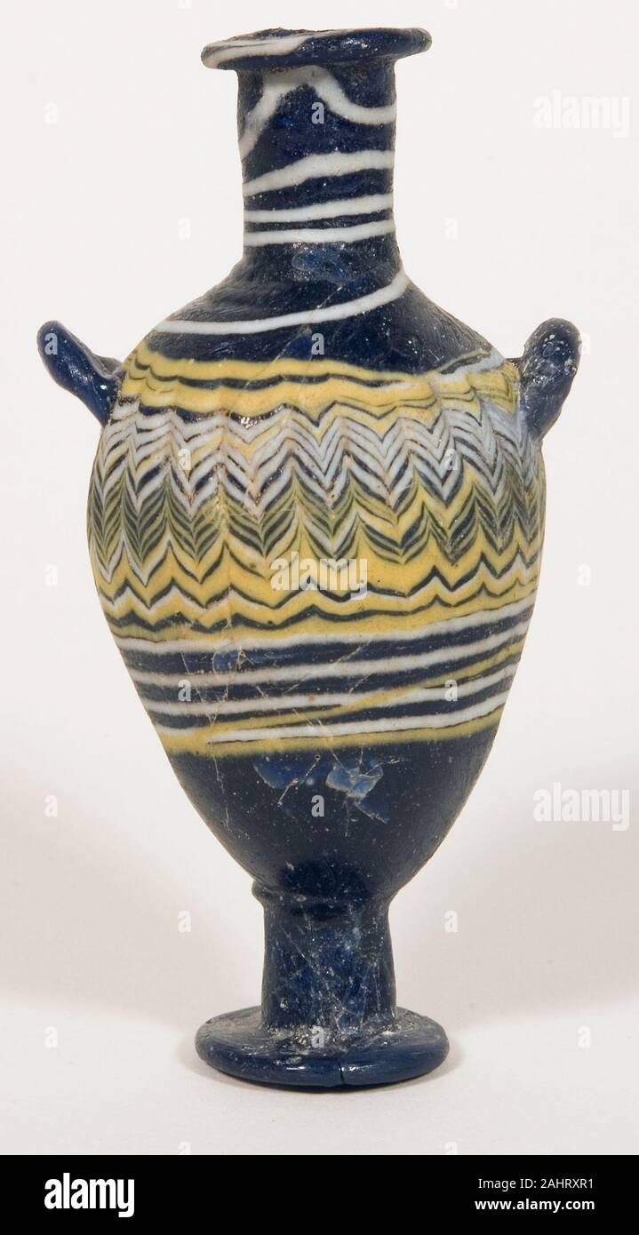 L'Est de la Méditerranée antique. Bouteille. 350-250 av. J.-C.-B. Région de la Méditerranée orientale. Le verre, le core-technique formé Banque D'Images