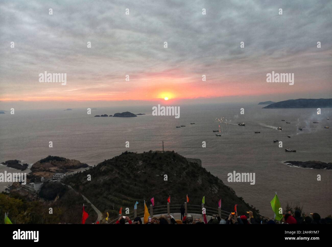 Wenling. 1er janvier, 2020. Photo prise le 1 janvier 2020 présente le paysage dans la ville de sunrise Shitang, Wenling de la Chine de l'est la province de Zhejiang. Photo : Wang Xiaochuan/Xinhua/Alamy Live News Banque D'Images