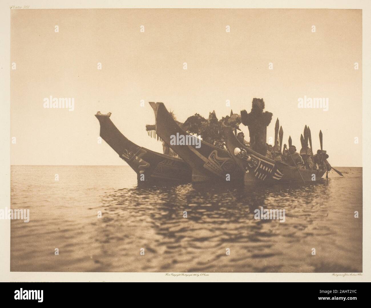 Edward S. Curtis. Danseurs masqués dans Canoes-Qagyuhl A. 1914. United States. La plaque de photogravure, 351 Les Indiens de l'Amérique du Nord, Volume 10 (1915) Banque D'Images