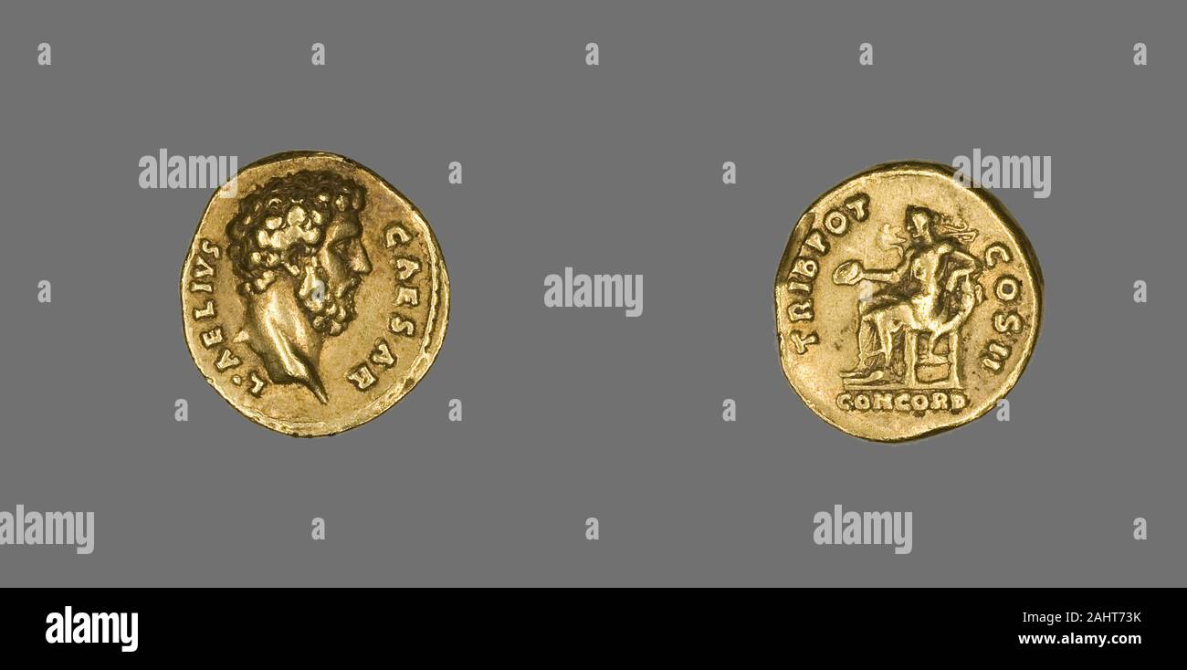 Ancienne cité romaine. Aureus (Coin) Représentation Lucius Aelius César. 138 AD. Rome. Avers d'or Chef de Lucius Aelius César à rightReverse Concord assis à gauche, tenant patera, coude gauche reposant sur cornucopia Banque D'Images