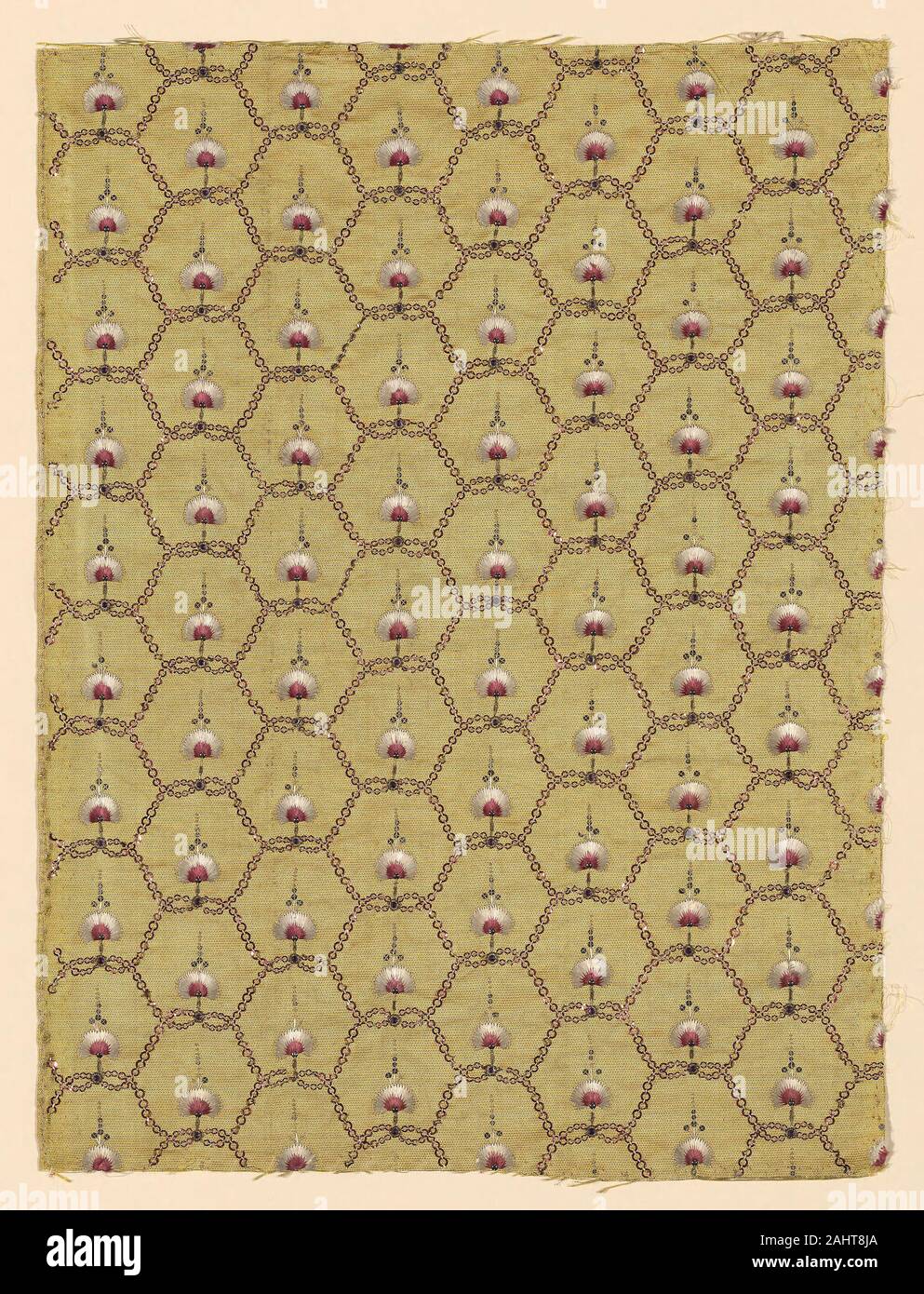 De Bord (tissu). 1775-1780. La France. La soie, tissage ordinaire avec cadran argenté-metal-strip-emballés avec des trames supplémentaires face à la soie, brodé de soie et de métal argenté-strip et purl du fil de suture en satin ; formuler ; orné de paillettes en métal de couleur argenté et pierres semi-précieuses ; Banque D'Images