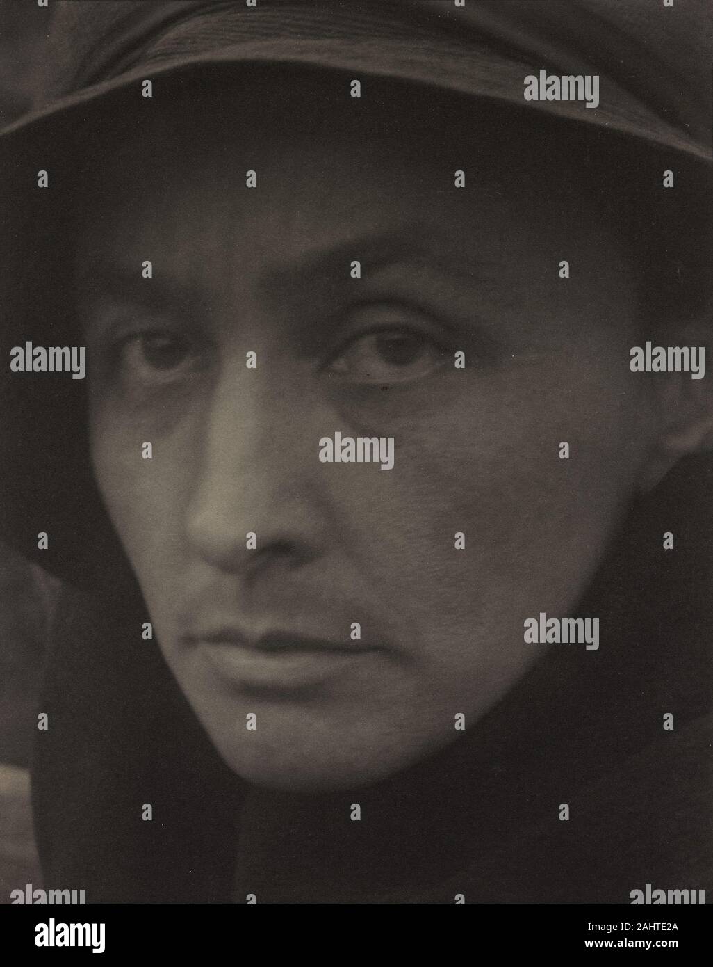 Alfred Stieglitz. Georgia O'Keeffe. 1922. United States. Pour plus d'impression de palladium sur la collection Alfred Stieglitz à l'Art Institute, ainsi que des informations sur l'objet en profondeur, veuillez visiter le site internet la collection Alfred Stieglitz. Banque D'Images